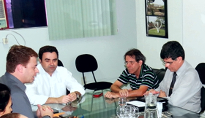 SINTRAM faz acordo com PREFEITURA de Divinópolis sobre transporte dos agentes de saúde gigante - prefeito